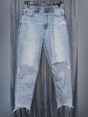 American Eagle Light Wash Distressed Mom Jeans Relaxed Fit Size 6